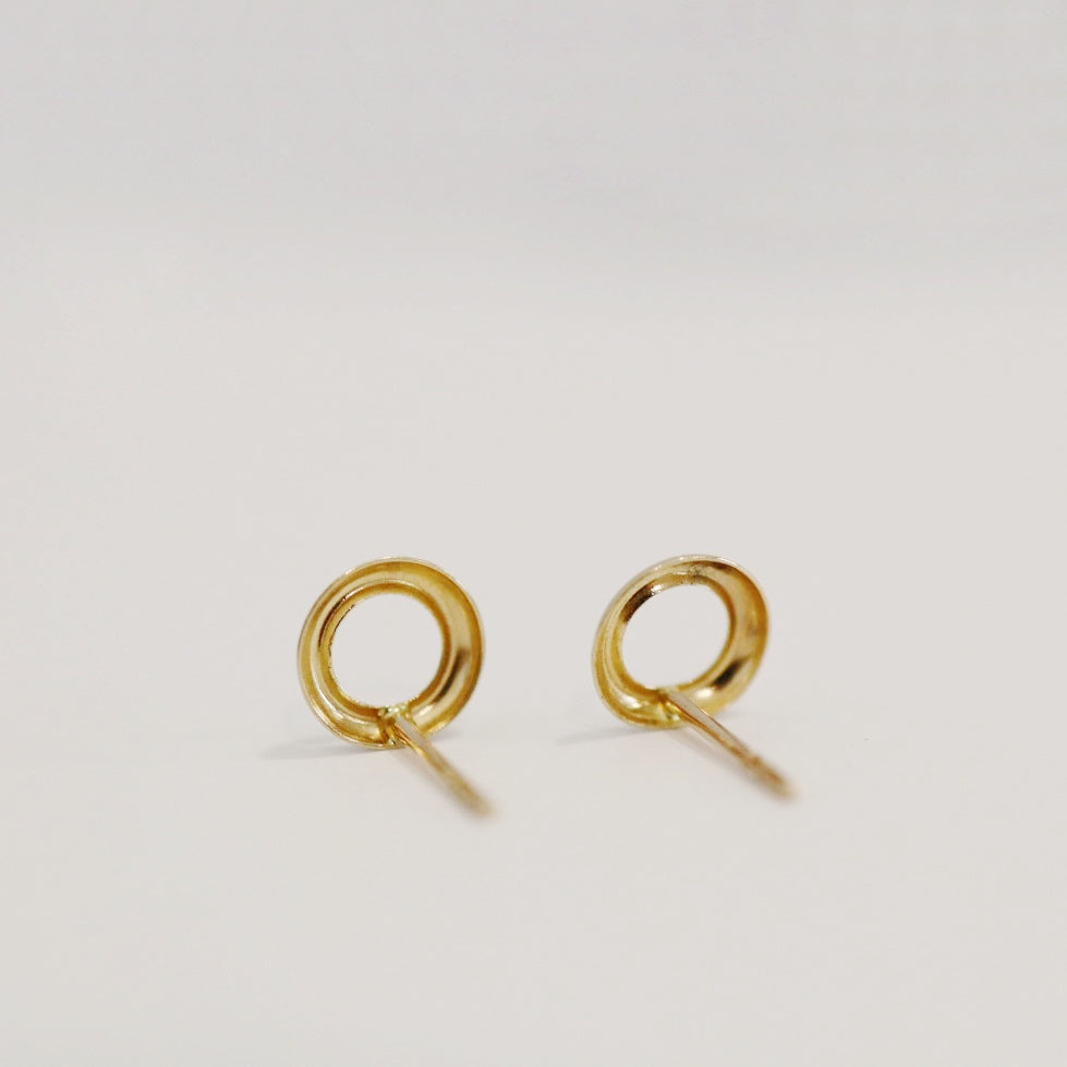 14 Karat Gold Open Circle Stud Earrings / ready to ship