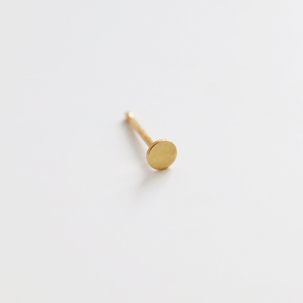 Gold circle stud earring