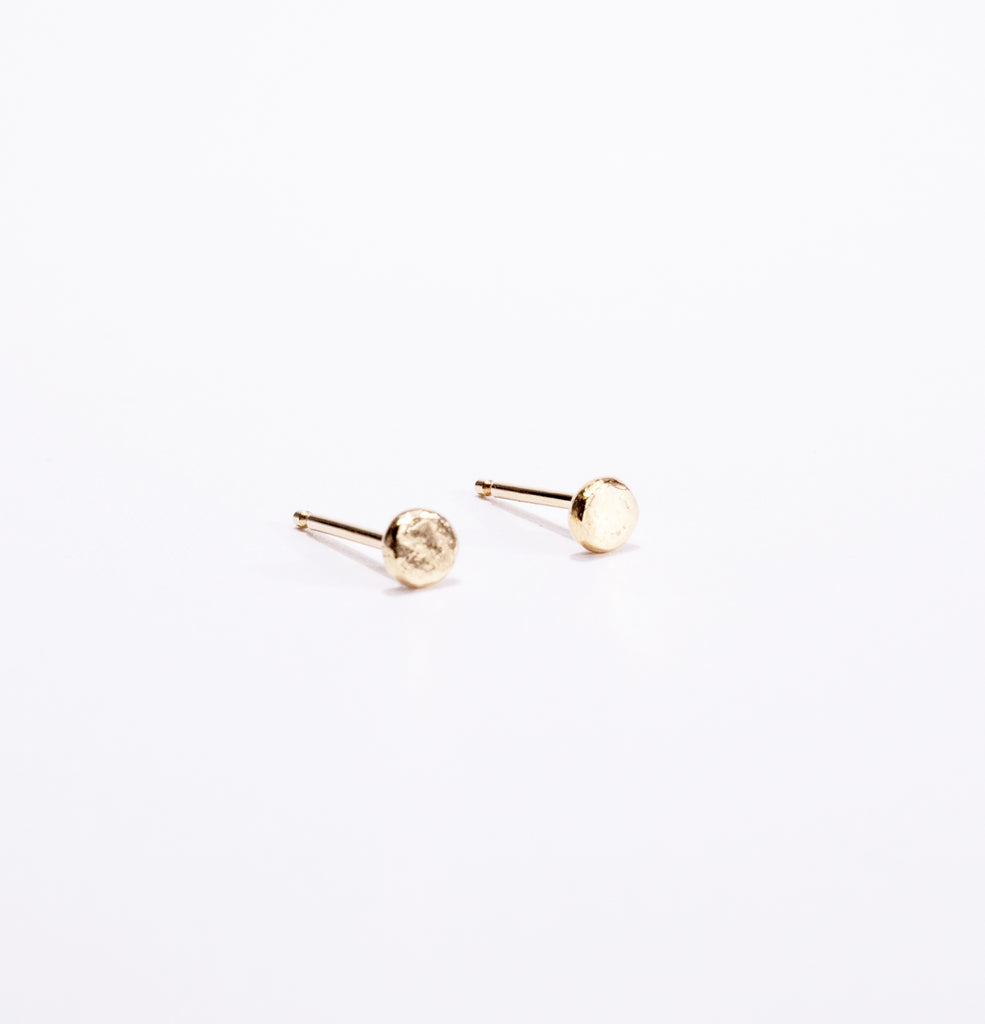 Pebble stud Earrings in recycled 14 Karat Gold