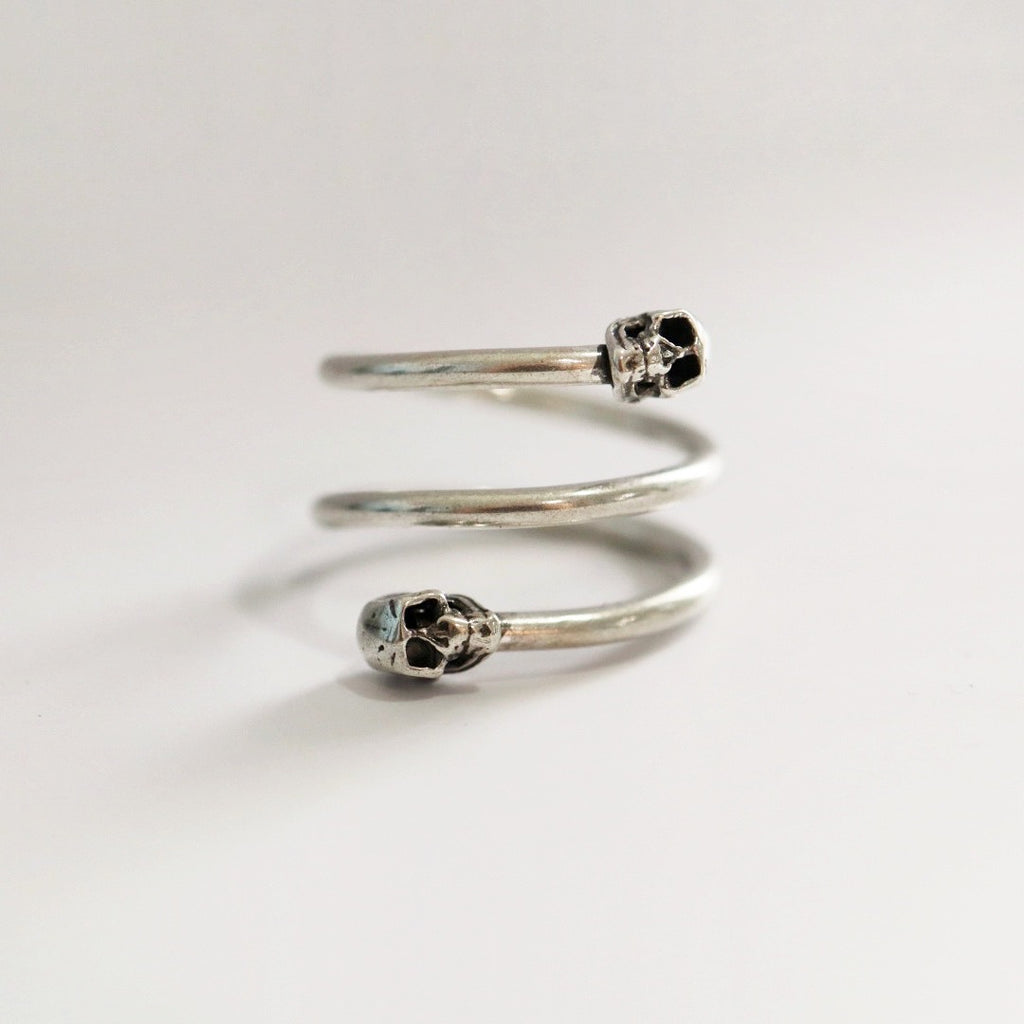 Double skull ring in sterling silver