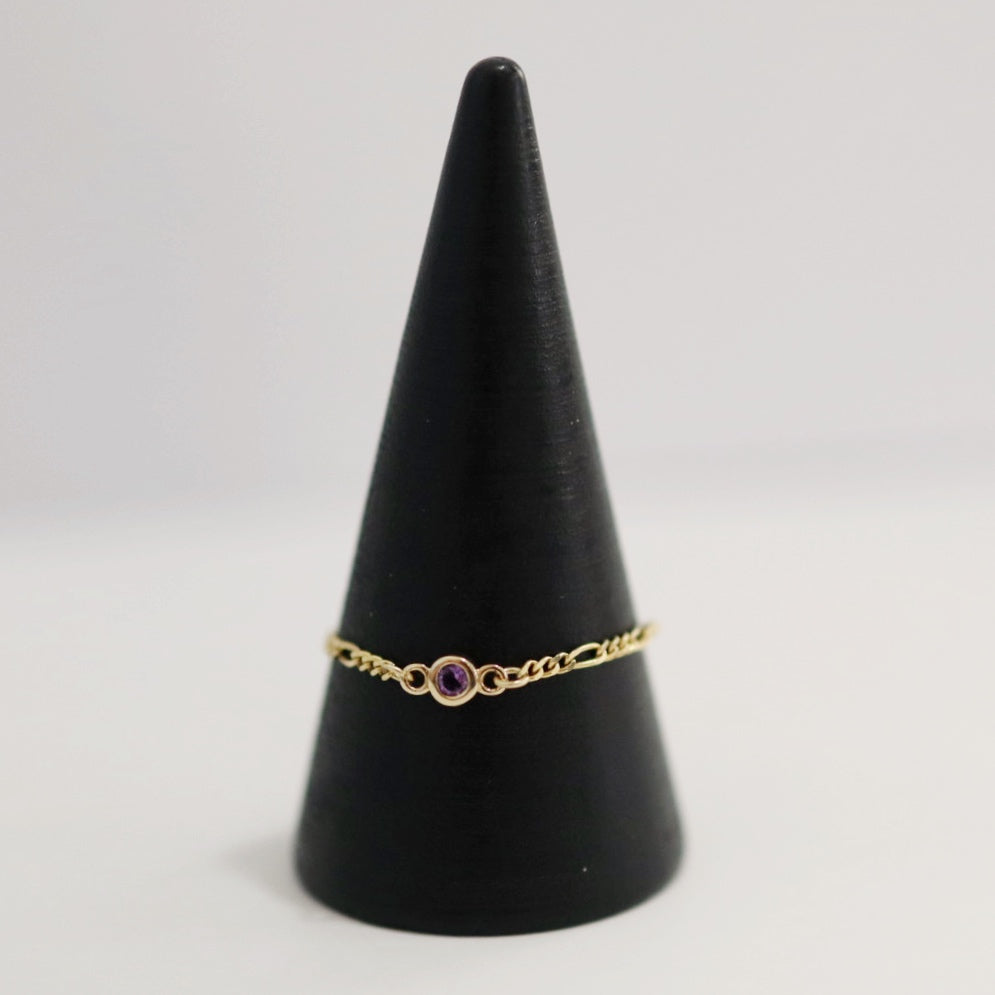 Amethyst chain ring in 14 karat yellow gold 