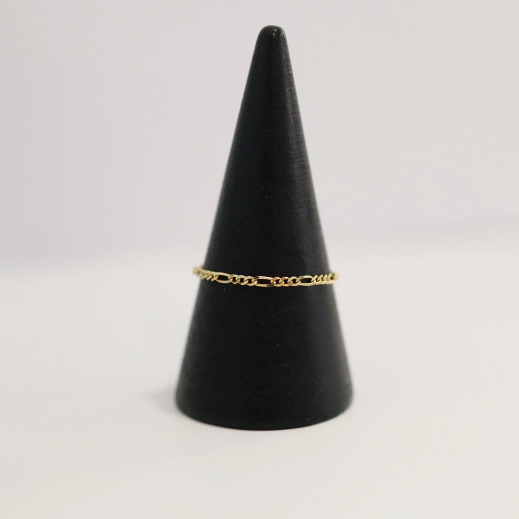 Dainty figaro chain ring in gold