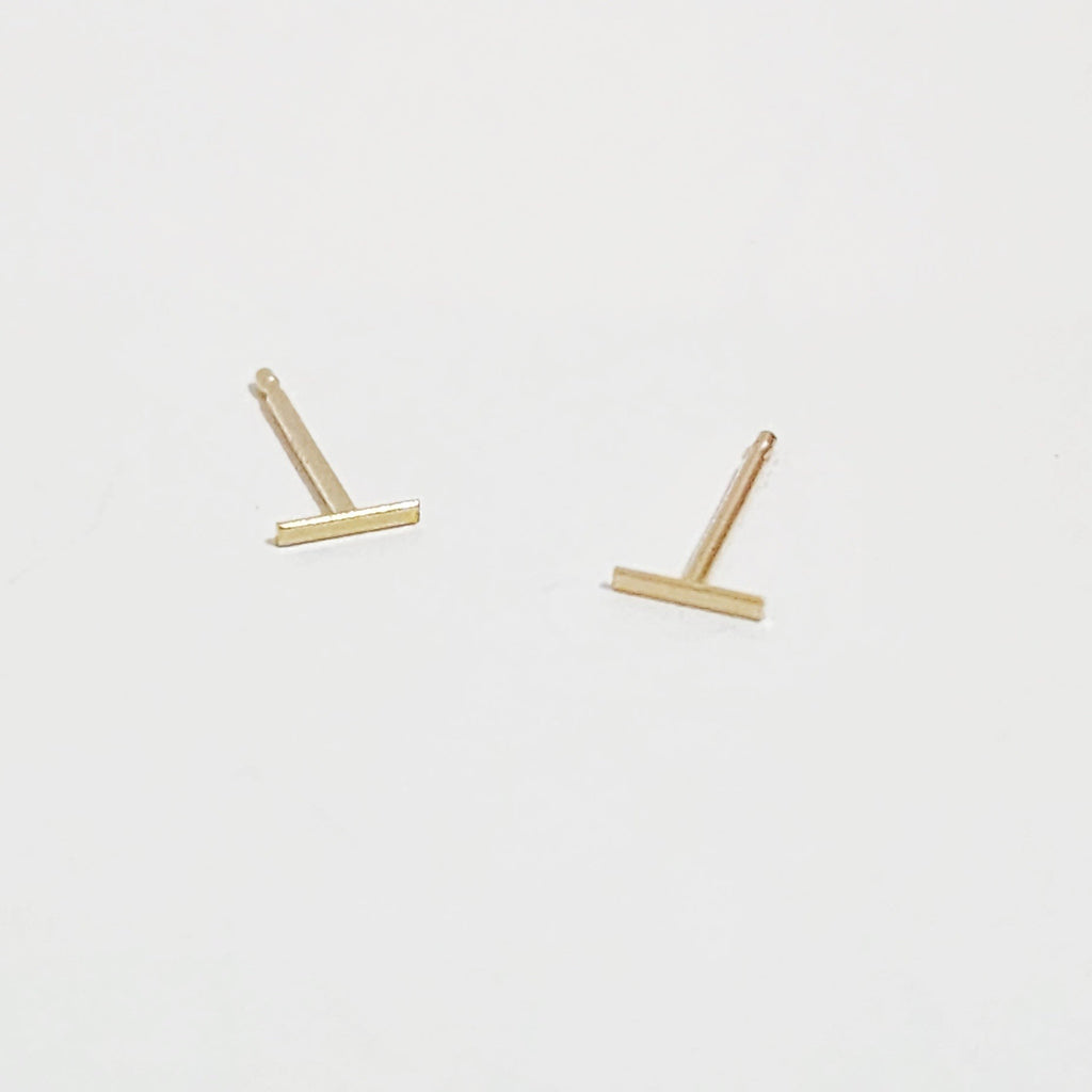 T-Pin Bar Stud Earrings in 14 Karat Yellow Gold