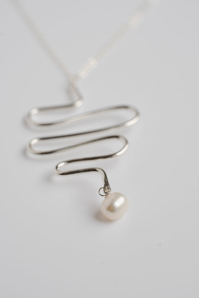metrix jewelry pearl squiggle necklace